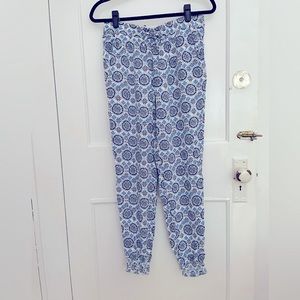 H&M pull on printed pants. Size 8.